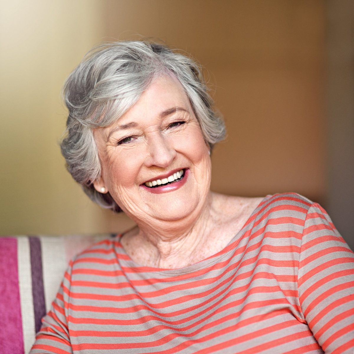 Monique, 78 ans, souriante
