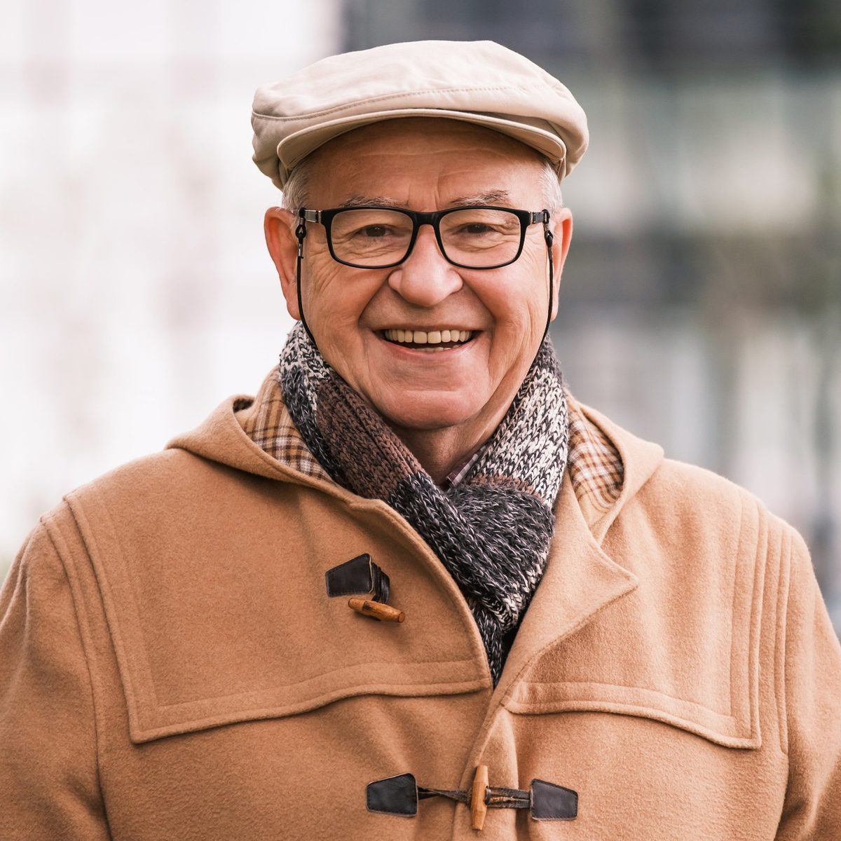 Bernard, 81 ans, souriant